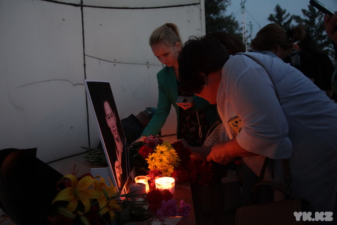 Цветы и свечи