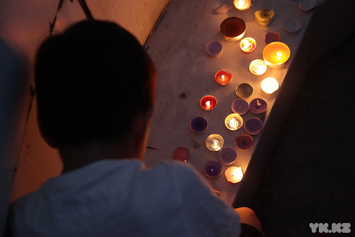 Цветы и свечи