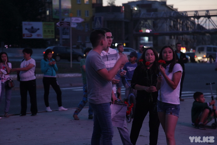 Цветы и свечи