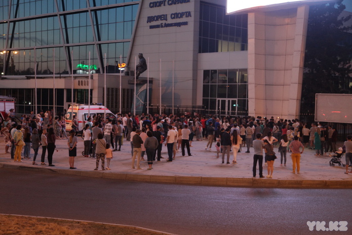 Цветы и свечи