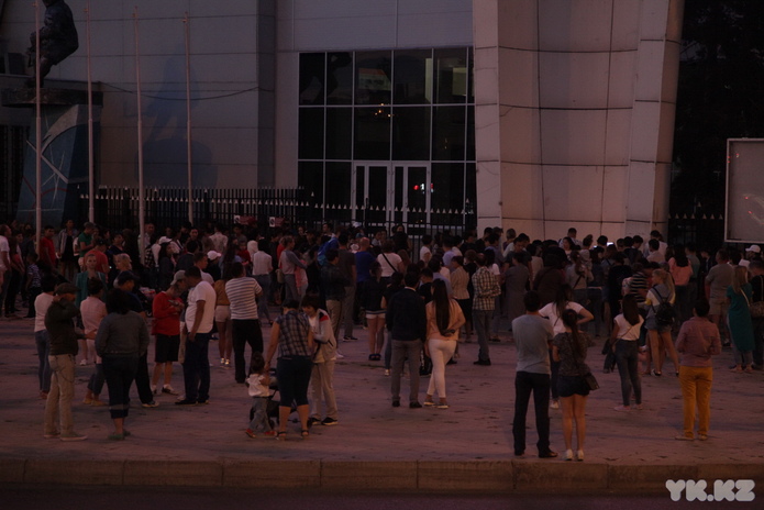 Цветы и свечи