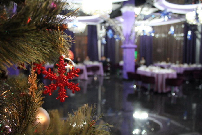 Новогодний серпантин в ресторане 