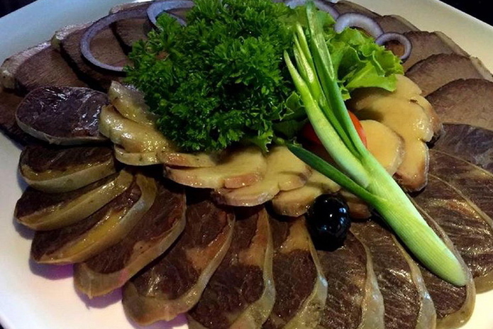 Новогодний серпантин в ресторане 