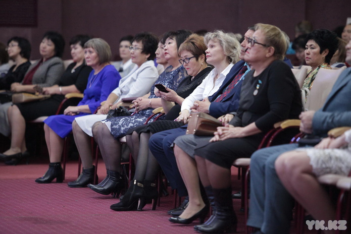 Учителя празднуют