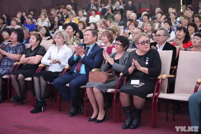 Учителя празднуют