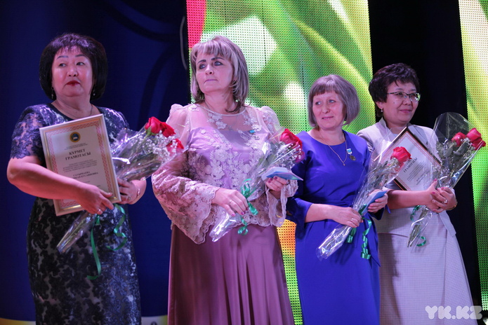 Учителя празднуют