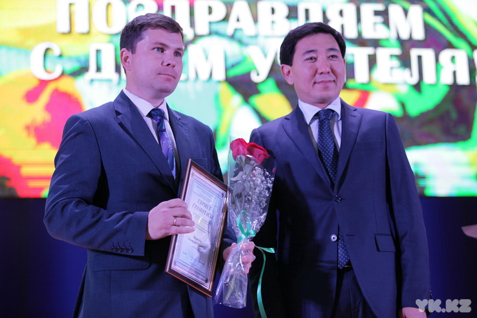 Учителя празднуют