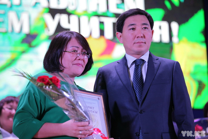 Учителя празднуют