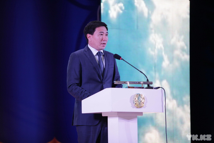 Учителя празднуют