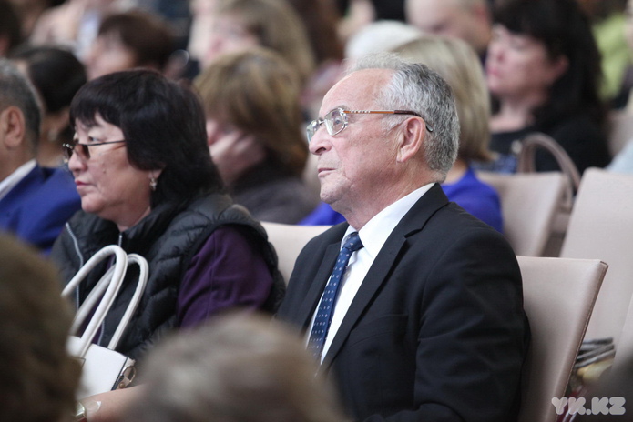 Учителя празднуют