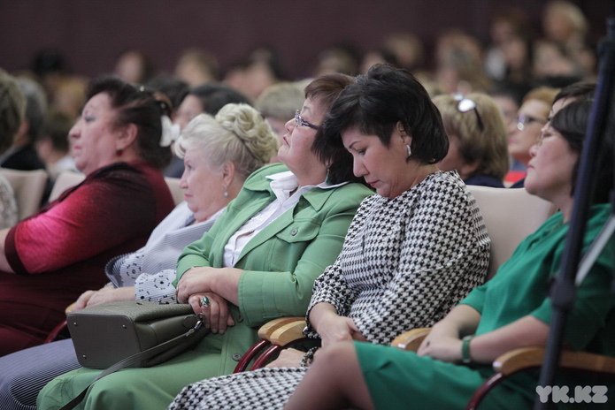 Учителя празднуют