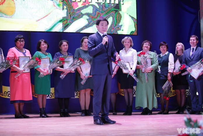 Учителя празднуют