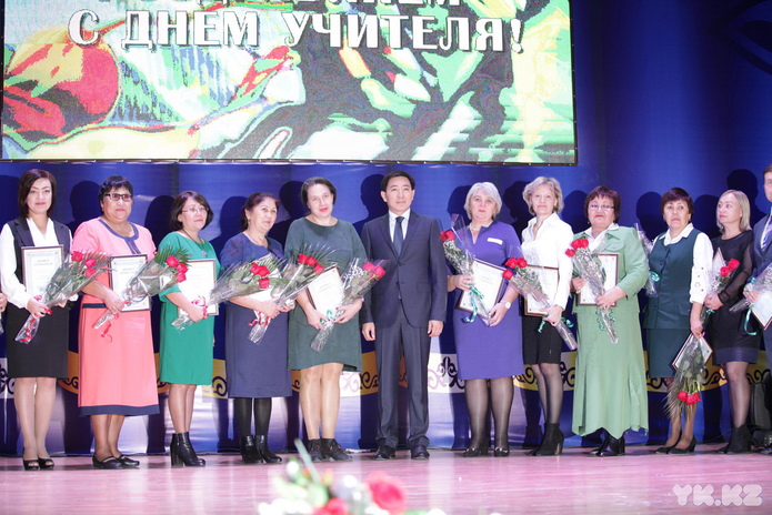 Учителя празднуют