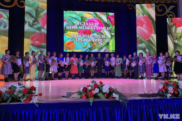 Учителя празднуют