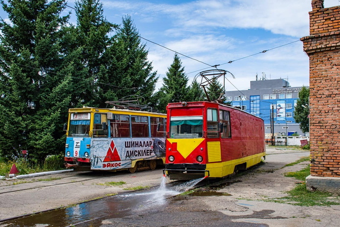 Трамвай, поливай