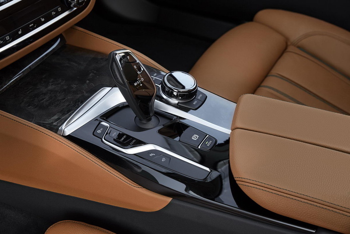 BMW 5 серии: динамика в бизнес-классе - PR
