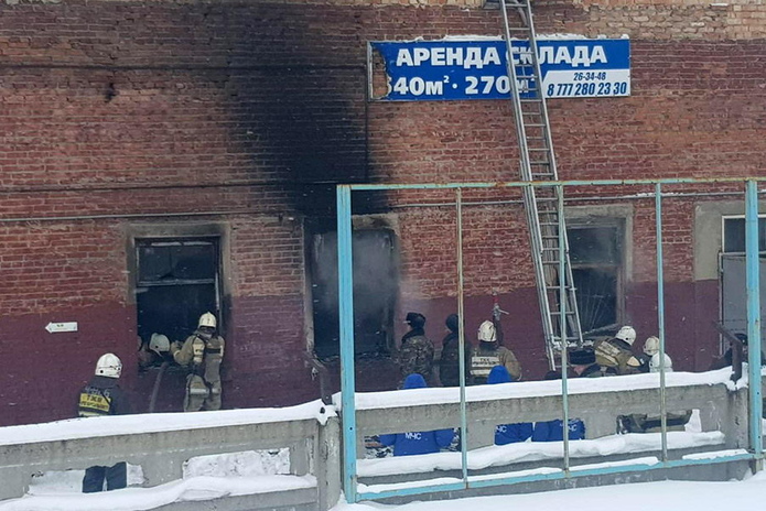 Пожар на складах