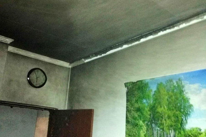 Тушили водой