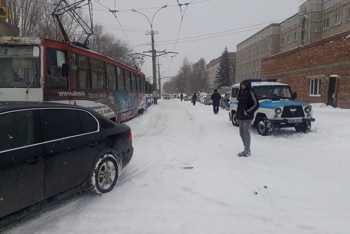 На рельсах снег