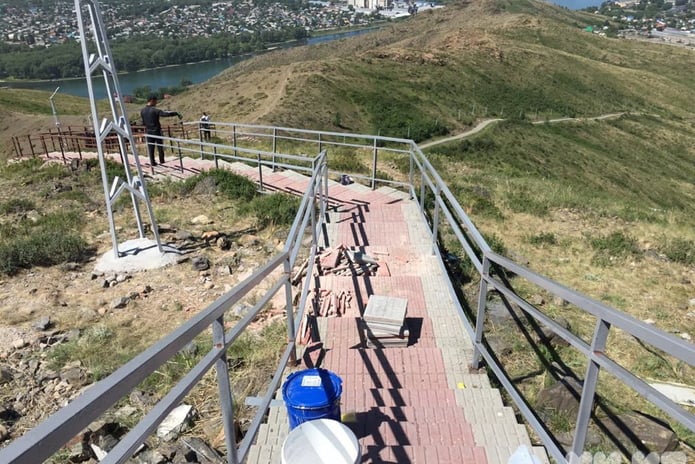 Гора на ремонте