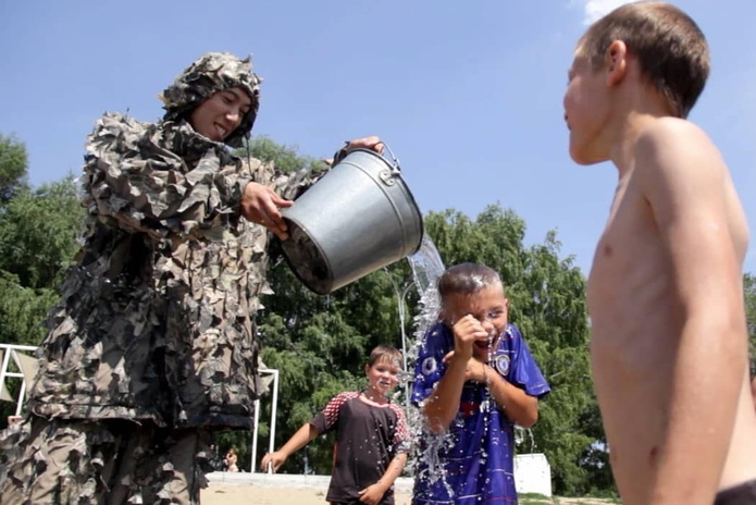 Герои объясняют