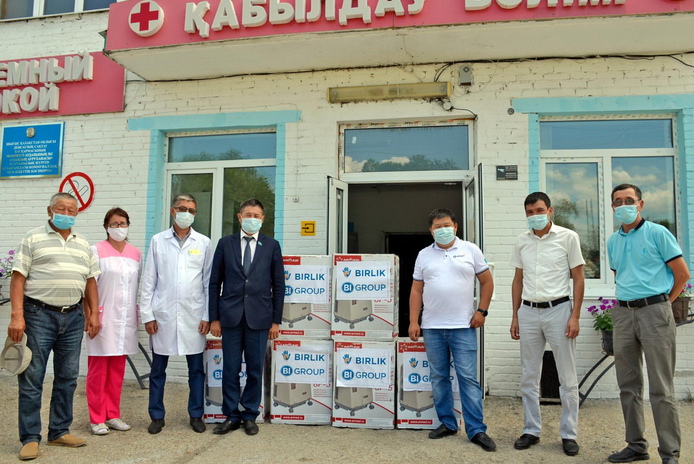 Не забывают про своих