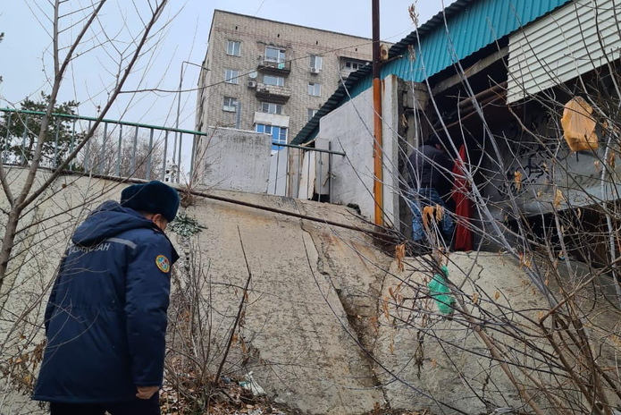 Отправляют в приемники