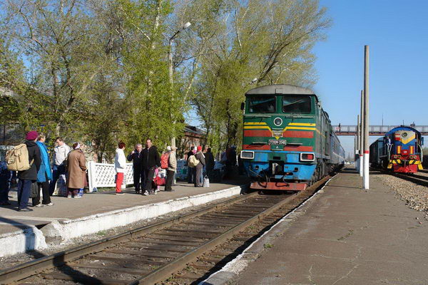 Поезд усть каменогорск алматы. Железнодорожная станция Зыряновск. Станция защита. ЖД вокзал Зыряновск. Станция Коршуново в Усть Каменогорск.