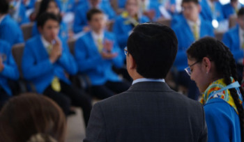 Подписан закон о выплате премий школьникам Казахстана