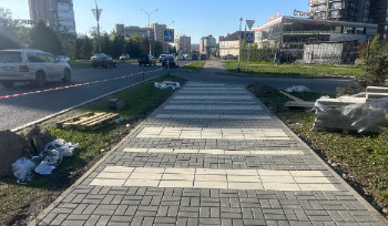 Тротуарную плитку выложили в центре Усть-Каменогорска