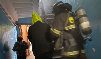 При пожаре в Усть-Каменогорске эвакуированы 30 человек и спасены двое жителей