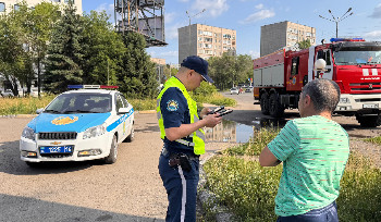 В Усть-Каменогорске некоторые водители до сих пор не пропускают машины экстренных служб