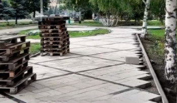 Заключённые благоустраивают аллею в центре Усть-Каменогорска