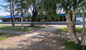 Плавучее кафе пришвартовалось на набережной в Усть-Каменогорске