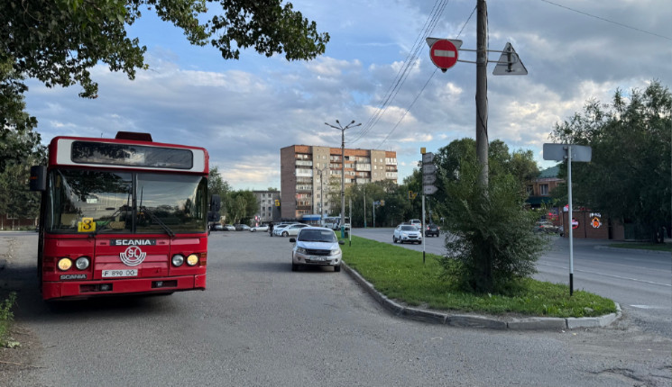 В Усть-Каменогорске рекомендовали улучшить графики движения и сервис в общественном транспорте