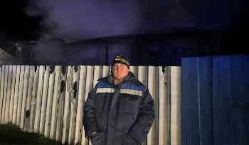 В ВКО мужчина спас малышей из горящего дома