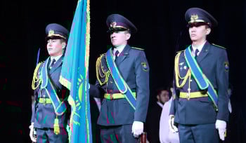 В Усть-Каменогорске накануне Дня Республики наградили людей рабочих профессий