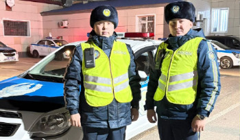 Полицейские Усть-Каменогорска спасли женщину, прыгнувшую в Ульбу