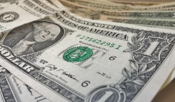 Курс доллара резко снизился на торгах в Казахстане