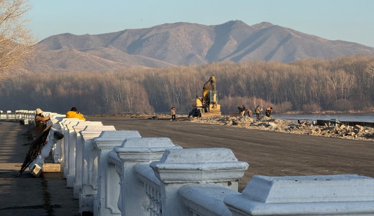 В Усть-Каменогорске продолжается строительство проезда под Иртышским мостом