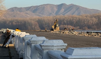 В Усть-Каменогорске продолжается строительство проезда под Иртышским мостом