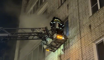 Сотрудники ДЧС эвакуировали 15 человек во время пожара в Усть-Каменогорске