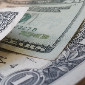 Доллар еще подешевел на торгах по отношению к тенге
