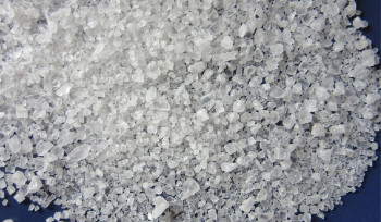 Аким Усть-Каменогорска уменьшил использование соли на дорогах