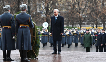 Касым-Жомарт Токаев возложил цветы к могиле Неизвестного Солдата