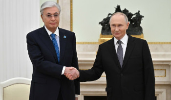 Президенты Казахстана и России провели неформальную встречу