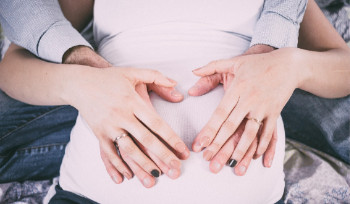 В Усть-Каменогорске ЦМиР приостановил партнерские роды