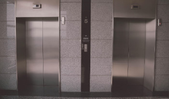 В Усть-Каменогорске хотят отремонтировать аварийные лифты