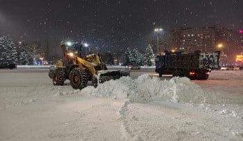 В Усть-Каменогорске всю ночь чистили дороги от снега