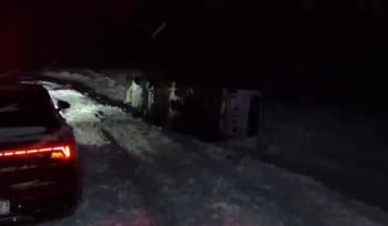 Неподалеку от Усть-Каменогорска лег на бок пассажирский автобус